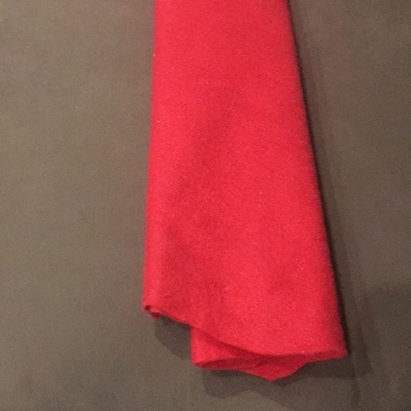 Christmas Tree Skirt - Round Rug 32” Diameter. - Picture 5 of 8